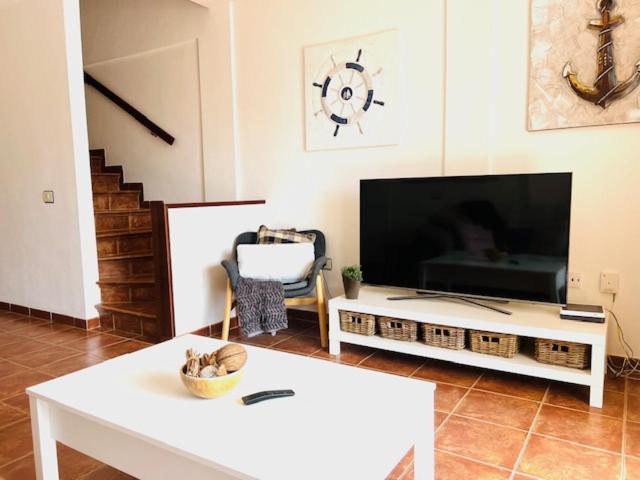 Apartamentos Vista Marina - El Medano エクステリア 写真