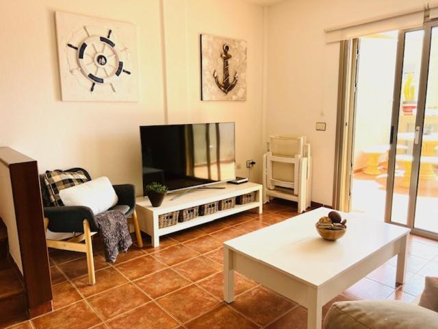Apartamentos Vista Marina - El Medano エクステリア 写真